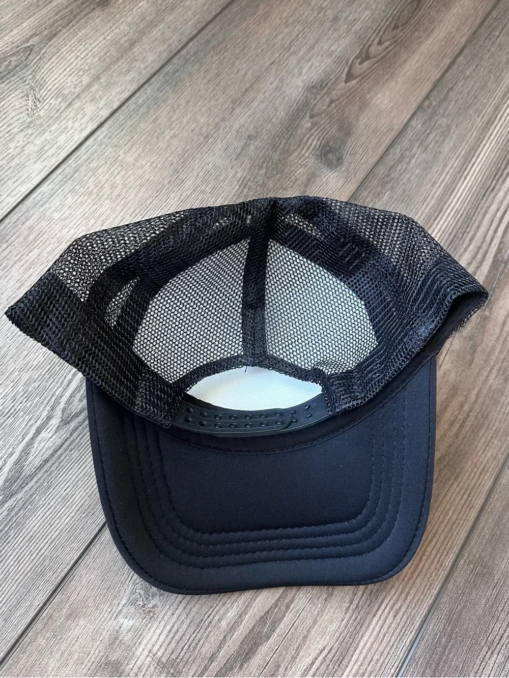 Handmade Coastal Crab Trucker Hat – Sparkly Beach Vibes 🦀✨ - Picture 3 of 4